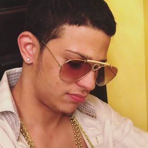 Meet your Posher, Javier